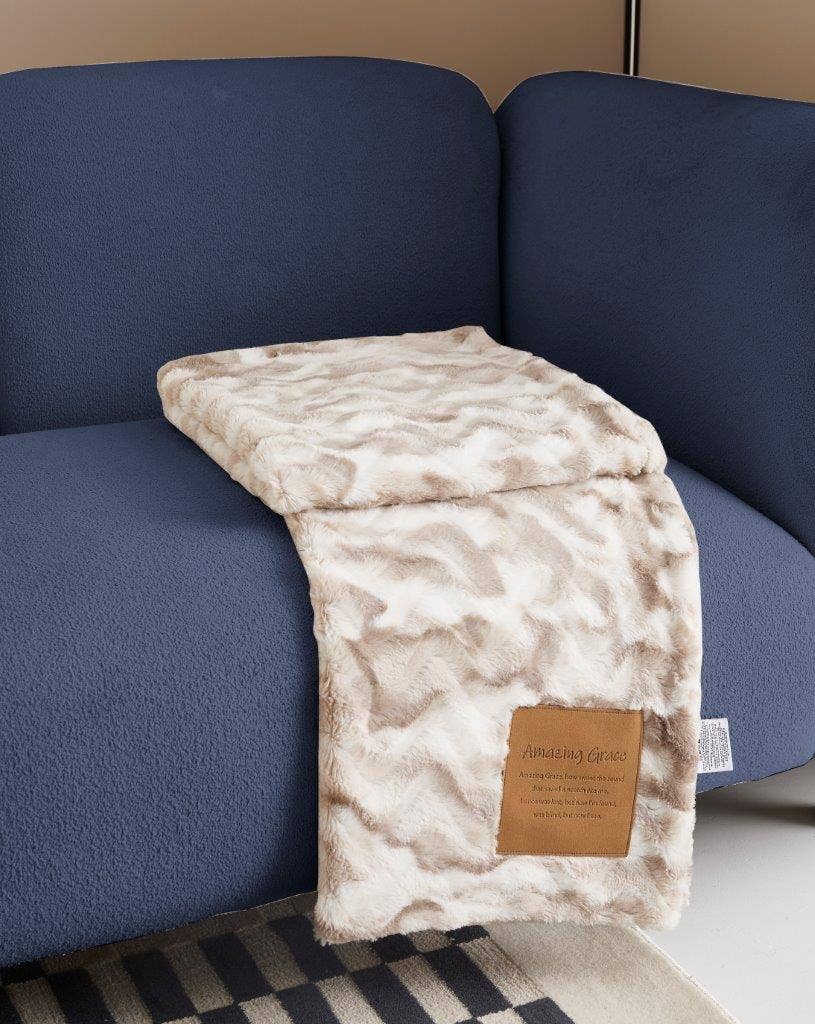 Duke Imports - "Amazing Grace" 1-Ply Faux Fur Patch Throw 50"x60"