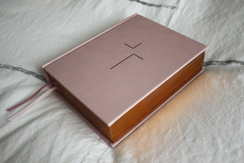HarperCollins Christian Publishing - ESV The Jesus Bible Leathersoft Over Board Pink