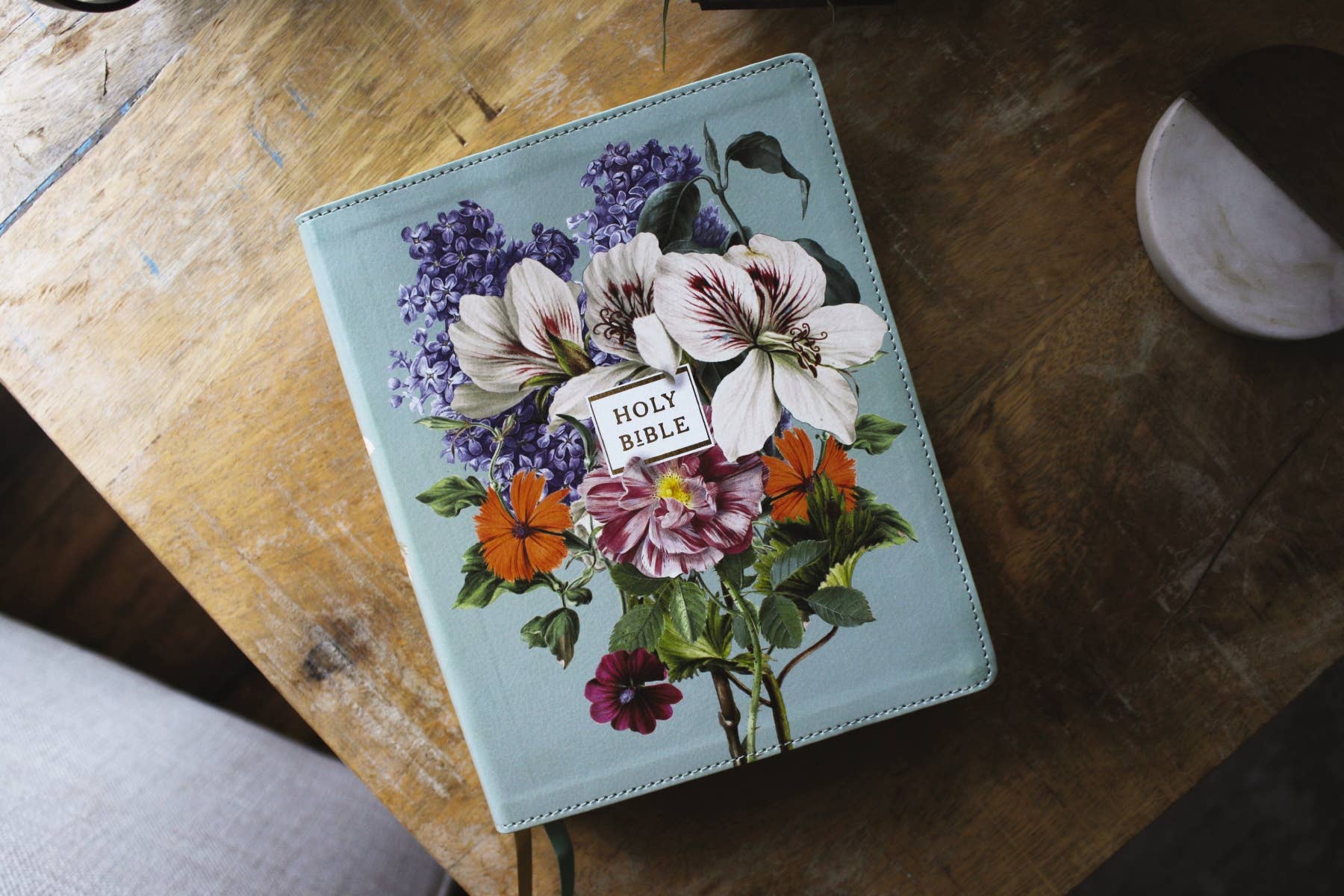 HarperCollins Christian Publishing - NIV Artisan Collection Bible LP Leathersoft Sage Floral