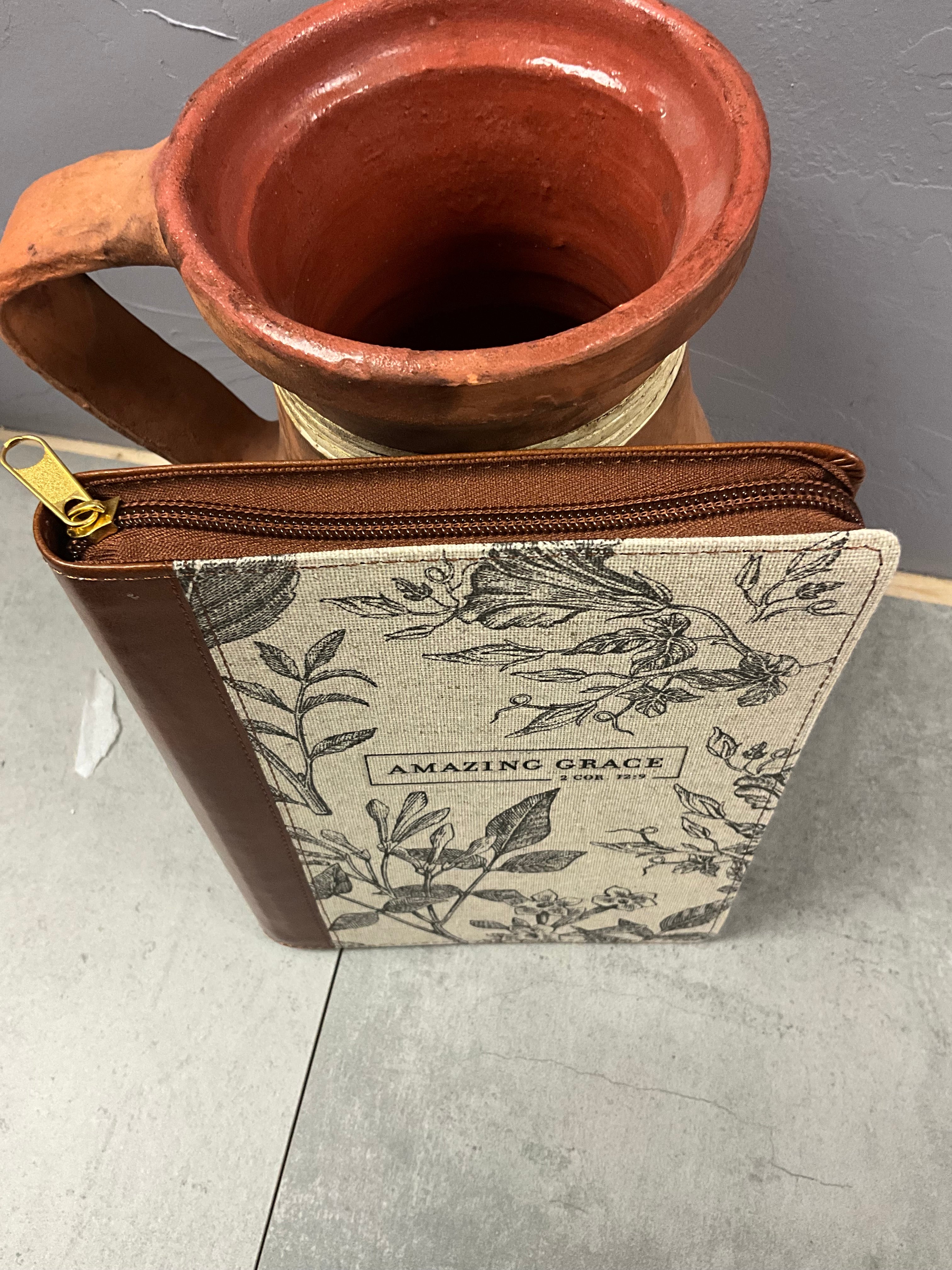 Journal Classic Zip Brown And Cream Floral