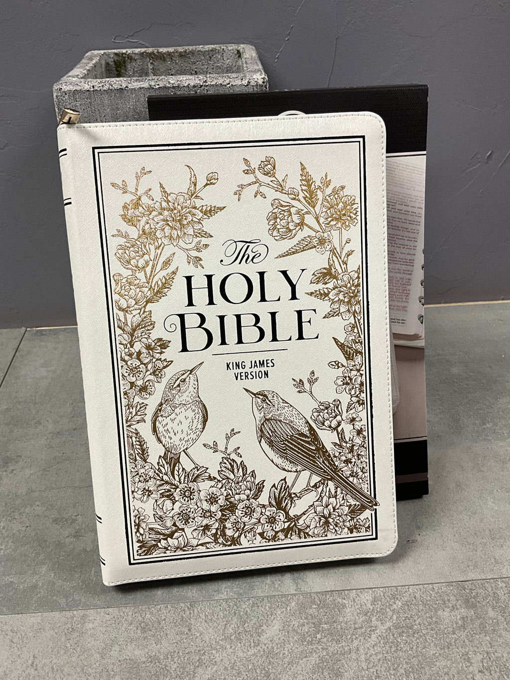 KJV Thinline LP Faux Leather white with Gold Zipper