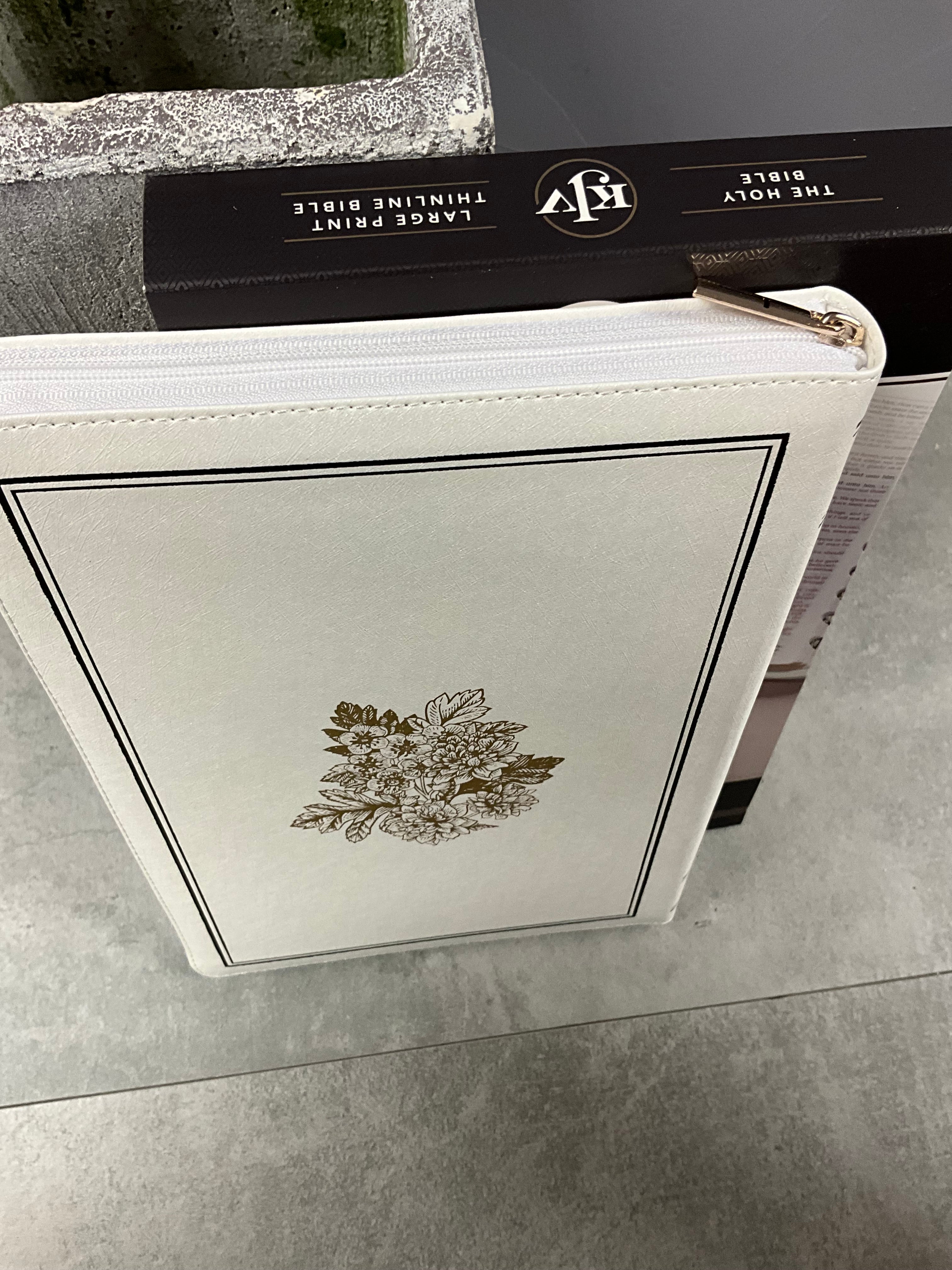 KJV Thinline LP Faux Leather white with Gold Zipper