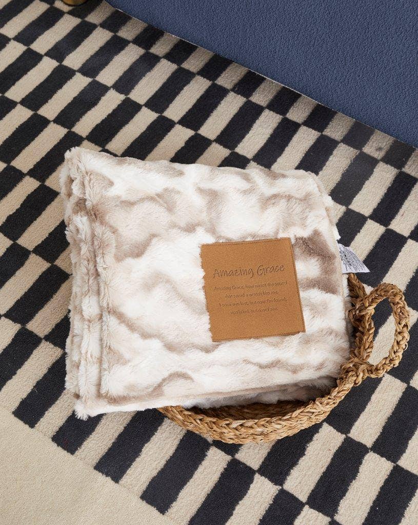Duke Imports - "Amazing Grace" 1-Ply Faux Fur Patch Throw 50"x60"