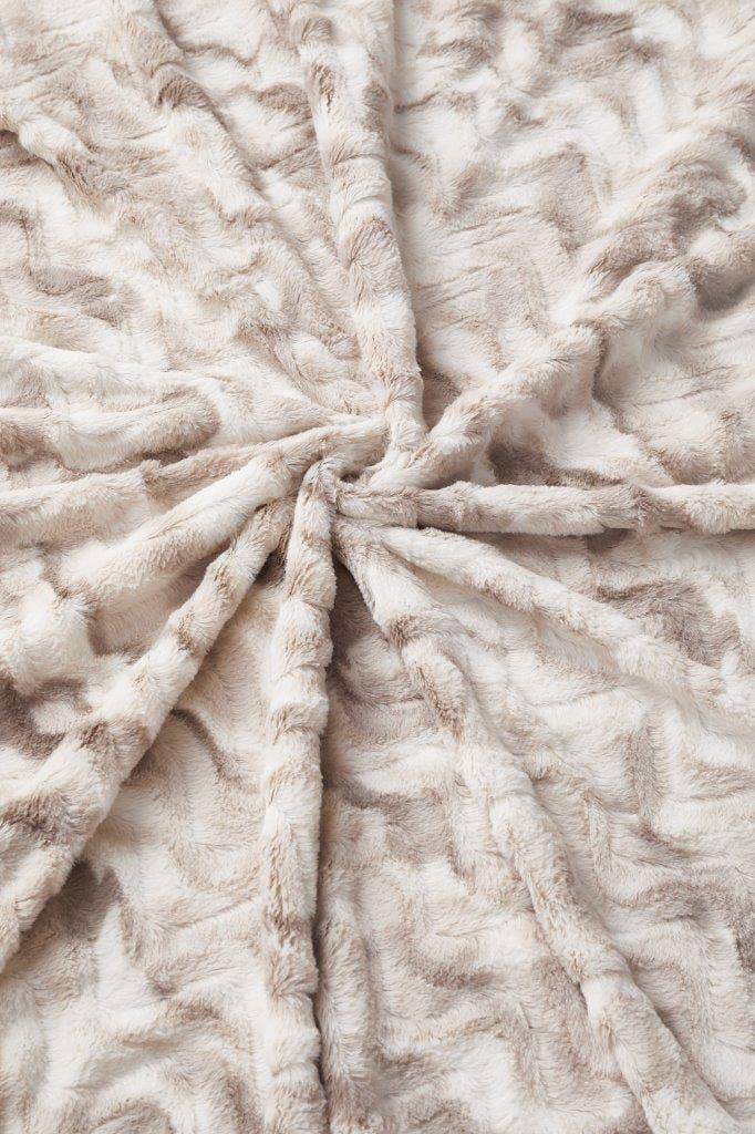 Duke Imports - "Amazing Grace" 1-Ply Faux Fur Patch Throw 50"x60"