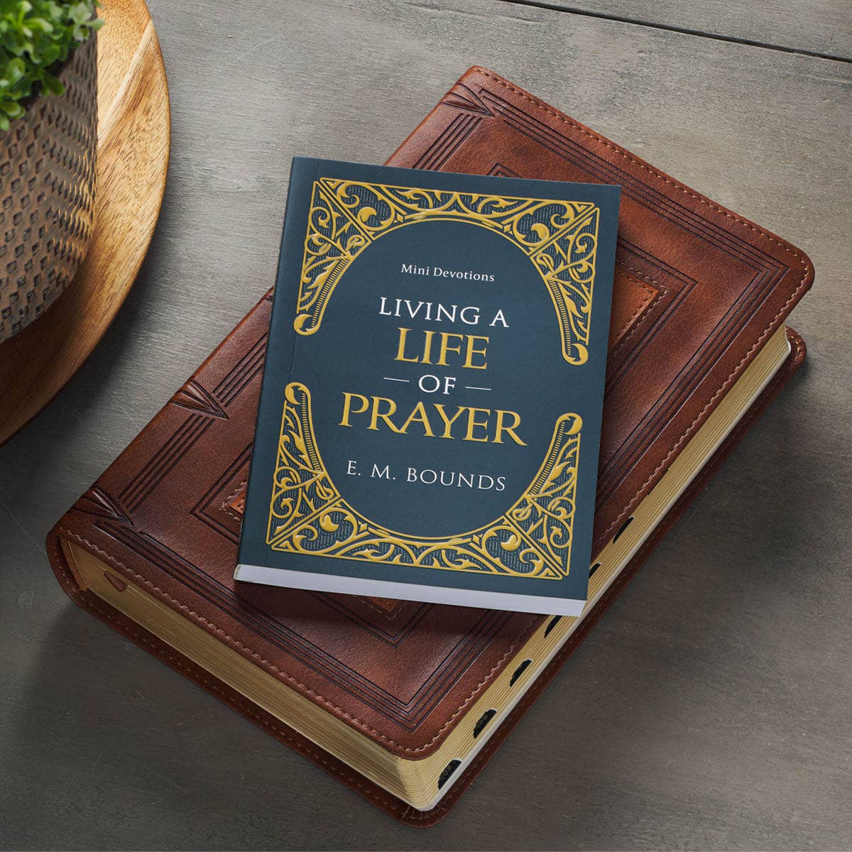 Christian Art Gifts - Mini Devotions Living a Life of Prayer